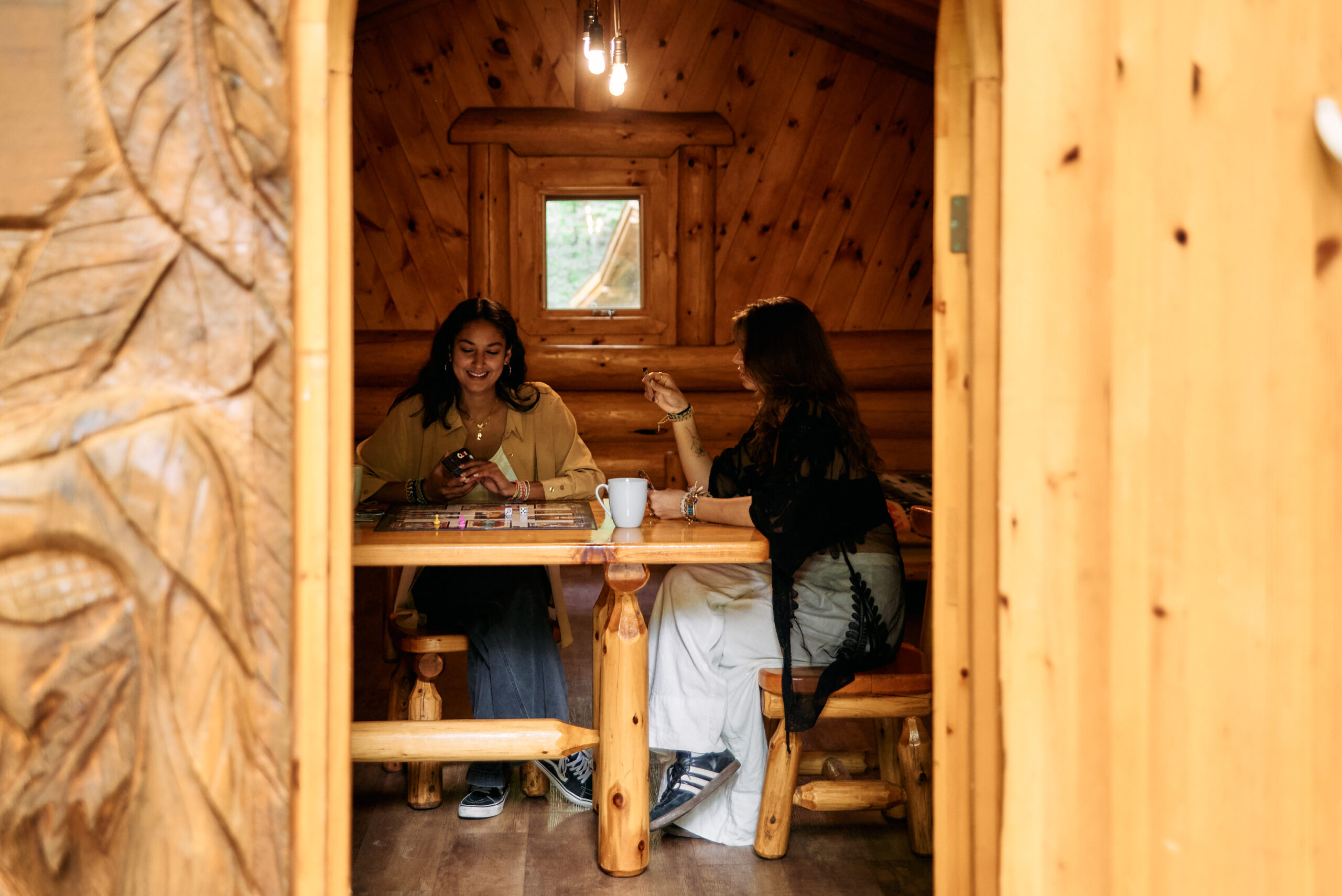 Cabane en bois rond au Parc Omega